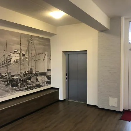 Duenenhaus 8 *
